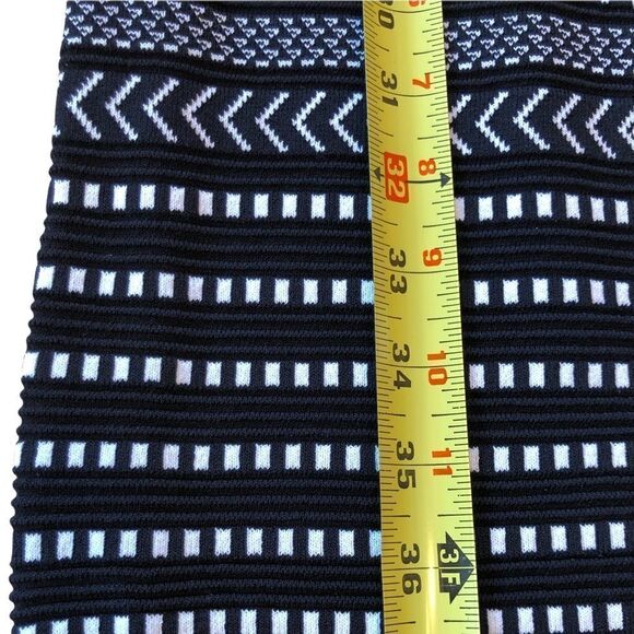 VINCE Camuto Fitted Knit Sleeveless Dress with Rolled Shawl Collar EUC - Picture 6 of 9